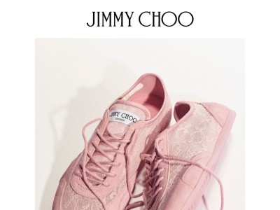 Les baskets en dentelle