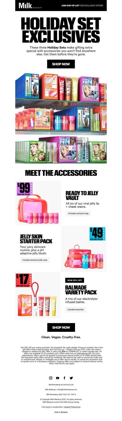 Meet the Holiday Set exclusive accessories